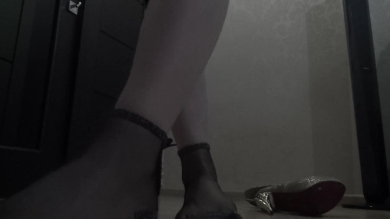 Goddess Misha Goldy: Walking in high heels and socks