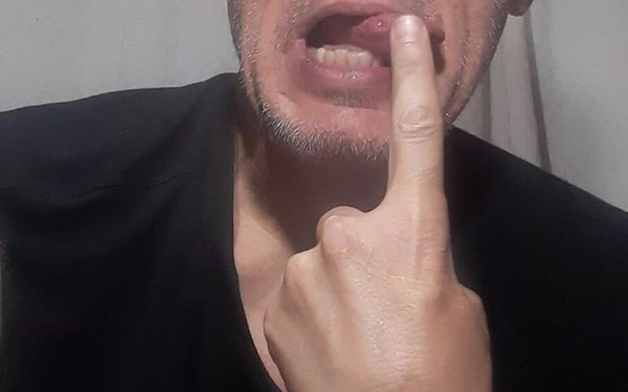 Big uncut hard cock: En varm romantisk kärleksfull kyss med min mun och min...