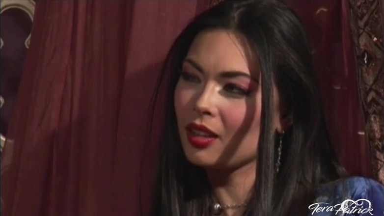 Tera Patrick: Tera Patrick 2 büyük yarakla üçlü seks yapıyor