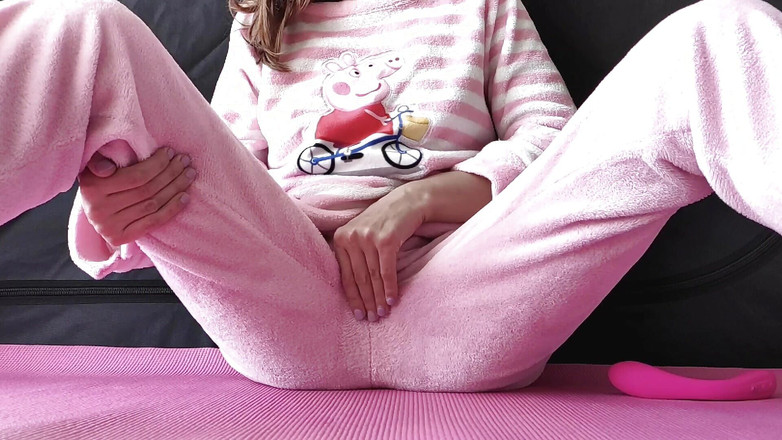 hotiMary: 작은 젖탱이의 파자마의 여대생 면도한 보지와 큰 시오후키 오르가즘