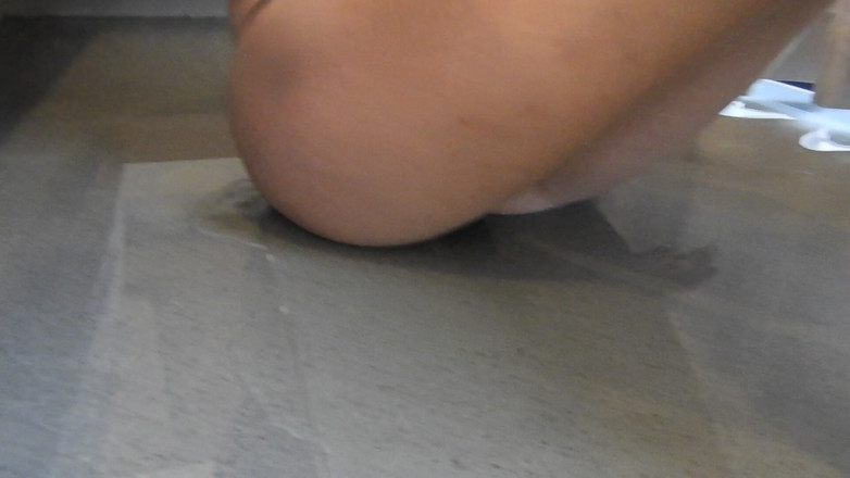 MissAnja_FH: POV, culotte en nylon, pipi/ grosse flaque d’eau