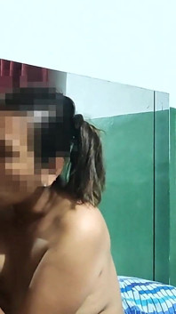 Sexo para dicas com uma mulher de bordel; Ela gosta de chupar e foder paus de caras mais jovens
