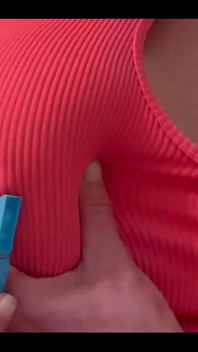 Capezzoli mollette e sputo le mie grandi tette e piercing capezzolo