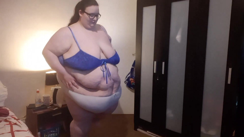 SSBBWLadyBrads: SSBBW does exercise routine