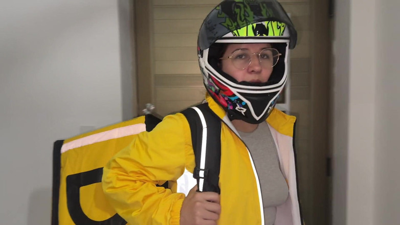 Sweetfantasy131: Delivering Home for Didi Customer Without a Bra