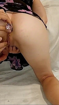 变态熟女妻子被带肛塞的怪物假阳具插入