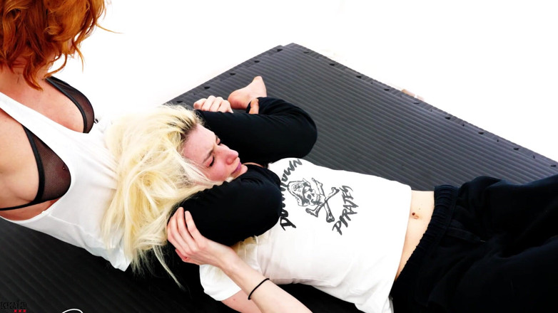 Defeated Sex Fight: Meryl vs June - Redhead vs blondie in extreme aggressive fight