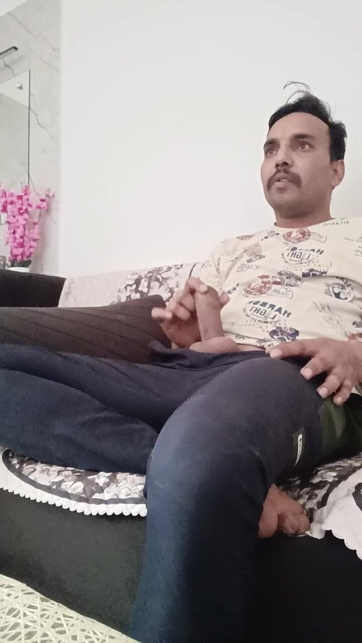 Rajasthani-old-lover: Melancap di sofa saya menonton TV