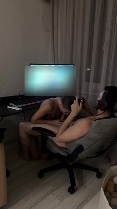HomeVideoLive: Es leid, darauf zu warten, dass er genug spielt und...