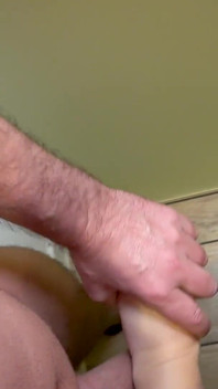 Pequena Idiota - Tomando Banho Depois de Sexo no Banheiro