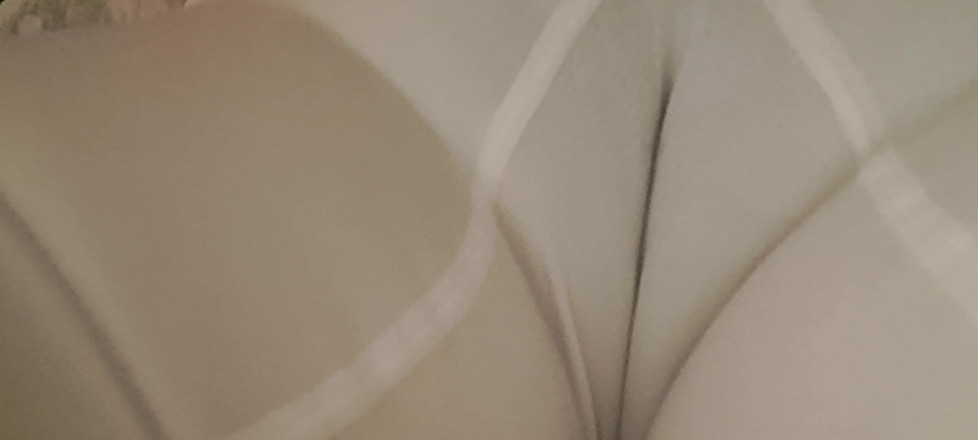 Mommy big hairy pussy: A linha da vagina da MILF está marcada em sua...