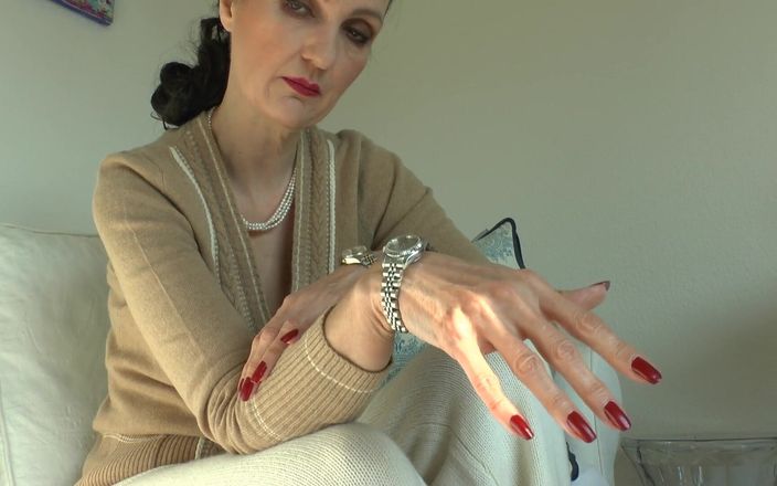 Lady Victoria Valente: 继母展示她的手表，观看鸡巴自慰和射精
