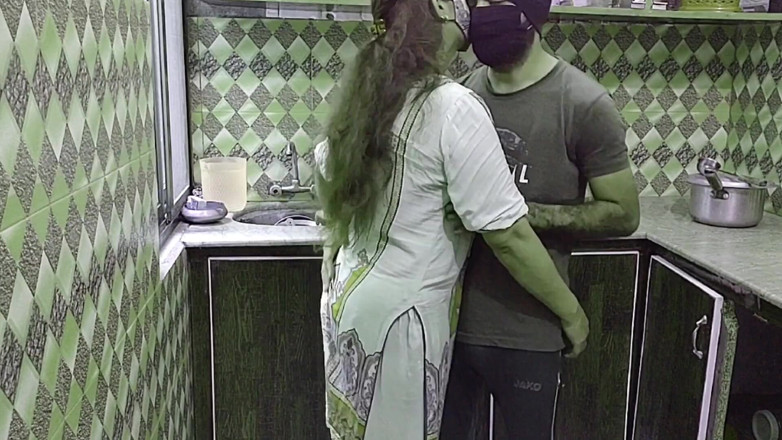 Pakistani CoupleX: India tía cocina Mai Kam Kr Rahi Thi Pati Ny...