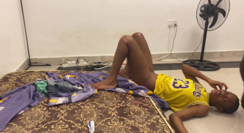 Seggzdotcum: Erkeğim uzaktayken amcığımı sik