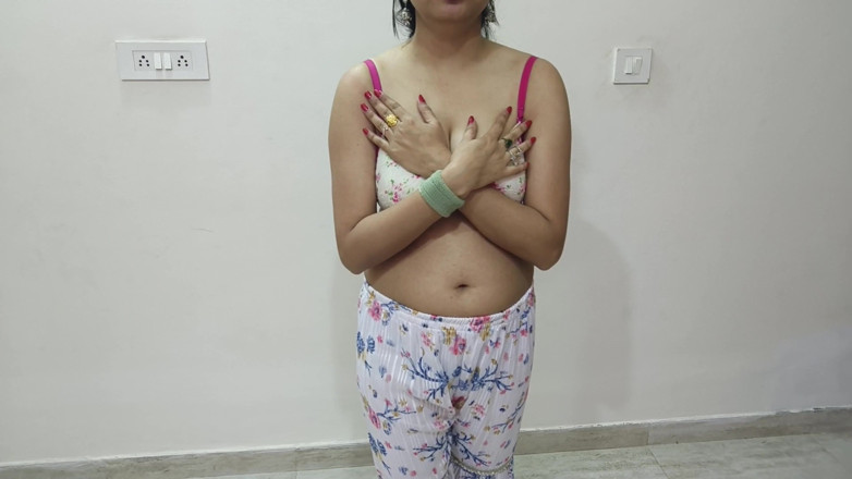 Saarabhabhi6: Pertama kali dientot romantis