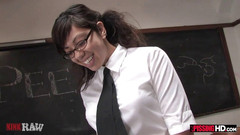 Pissing HD: Satine Phoenix má orgasmus, zatímco je zalitá čůráním