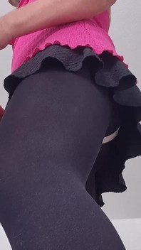 Lihat di bawah skirt saya semasa saya menyeterika