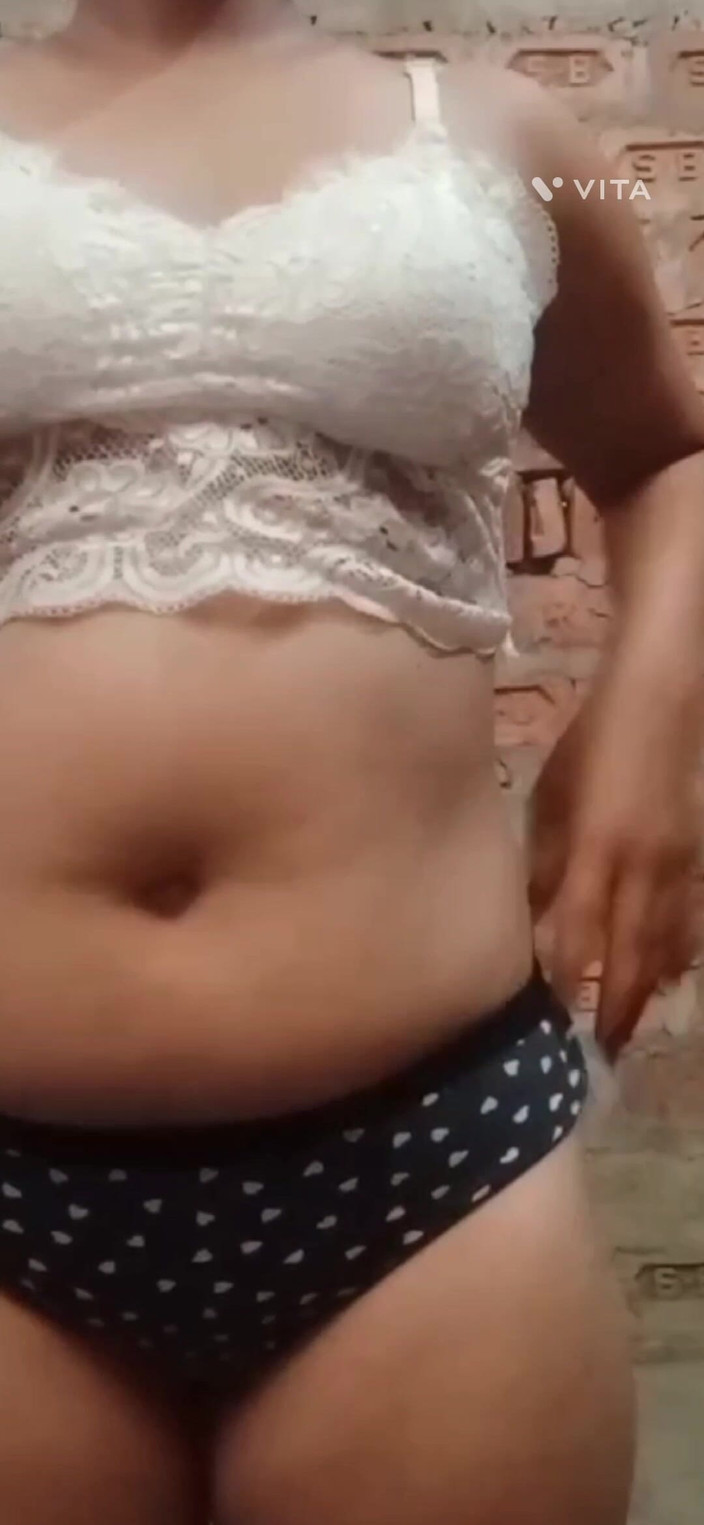 Momib45: Fată indiană desi goală