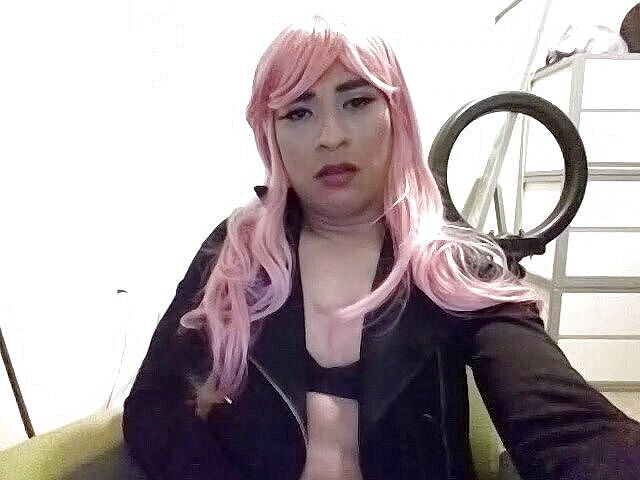 Dressing up: Bayan Josefina solo, seksi, iç çamaşırı, dildo emiyor, derin gırtlak dildo.