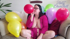 Katy Churchill: Jede menge Ballons blasen