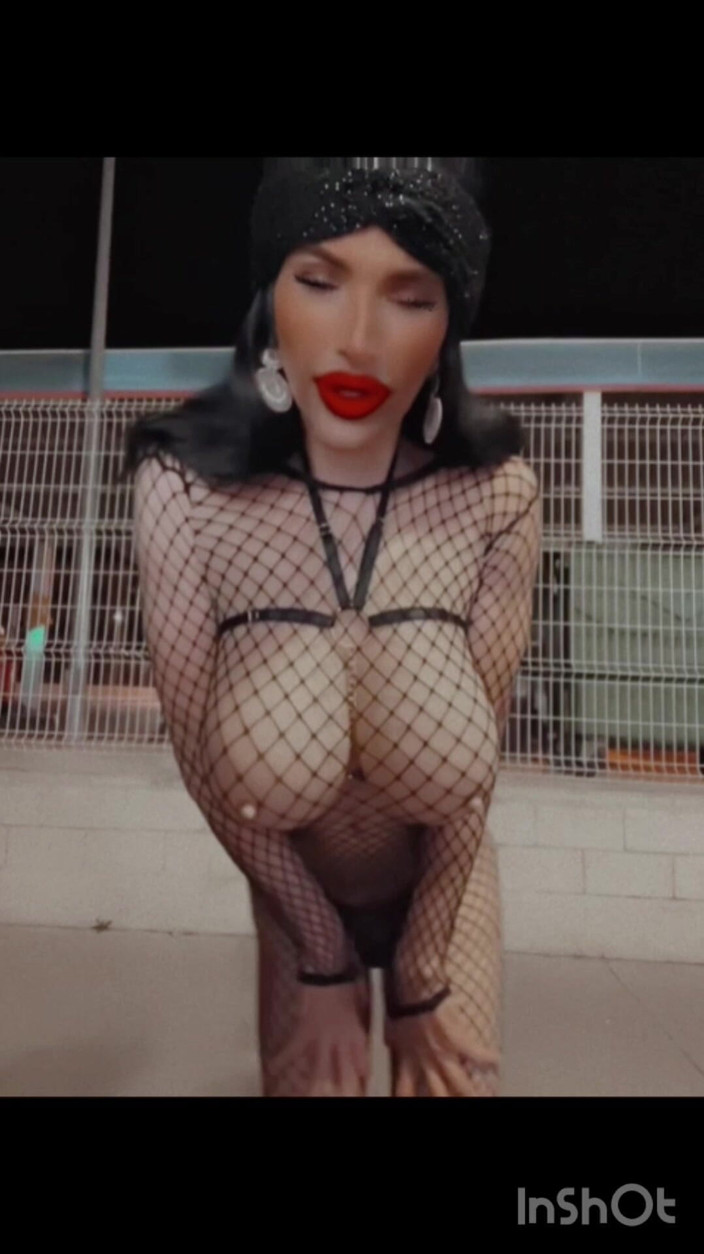 Sissy Slut Brianna: Aku lagi asik masturbasi pakai bensin sampai muncrat