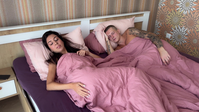 Falcon Al straight porn: Рогоносець прокинувся від того, що його дружину трахають якісь двоє хлопців