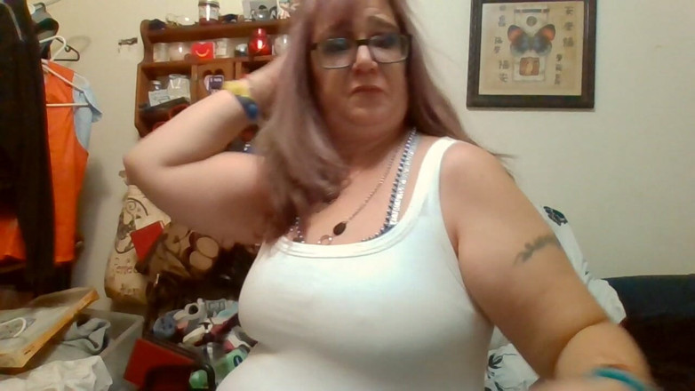 krazykristin: あの裸の大きな胸を見て、セクシーで大きくて広いお尻を。