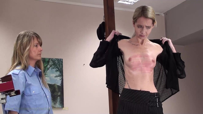 The Spanking Machine: Macchina per sculacciare Sissi7 - Frustata al seno