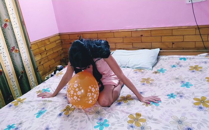 Bolly Karma: Я хочу засунуть свой хуй в ее сексуальную шлюшку, наполняя воздушные шарики