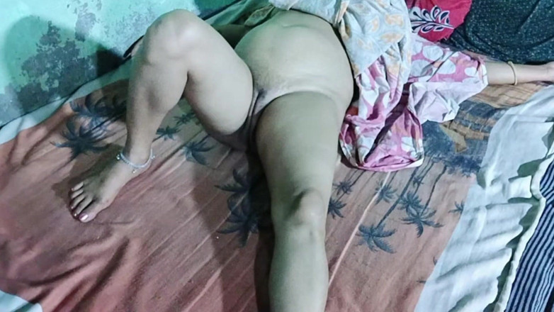 NituRandi94: Indiana desi matrigna ki massaggio dal giovane fidanzato