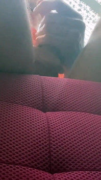 Cameră cu vedere în sus, de la podea, vezi capul de 10 în mare albă Veiny