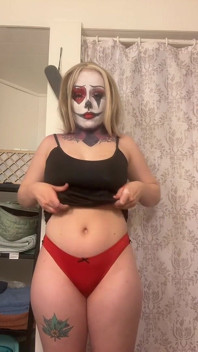 Clovn sexy se dezbracă