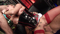 Content Candy: Mladá Sasha Rose si vezme dva monstrózní ptáky