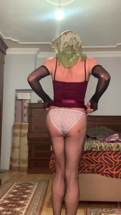 My Stepsister Is Dressing in My Room.
