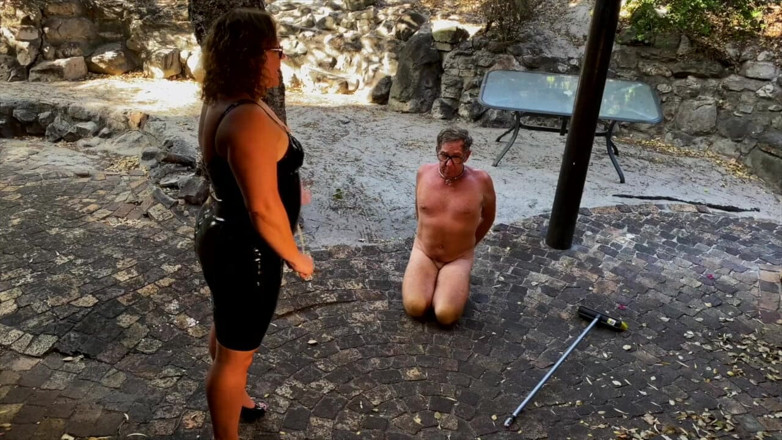 Mistress April: Dominatrix - April con precisión