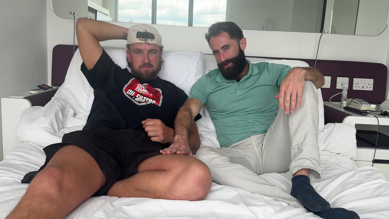 Yourfavecumslut: Documentare la prima esperienza gay del mio ragazzo con un...