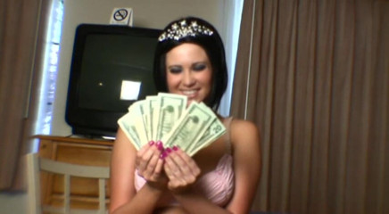 Femdom Austria: Dora's findom instructions to her cash slave