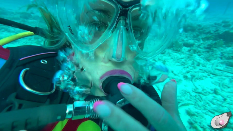 Mistress Pink Pearl: 超女在博内尔遇到最饥渴的章鱼