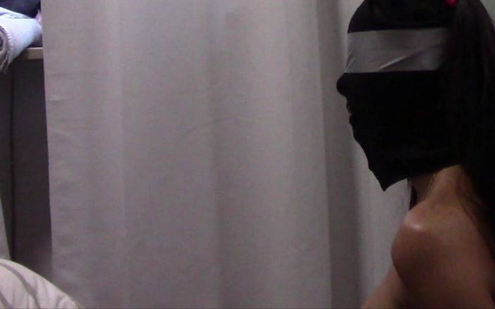 LauraOnHeels: MILF Nylon mit kapuze und zöpfen, geknebelt, halsgefickt, mit sperma...