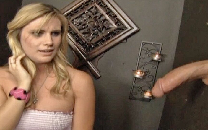 Get Your Fix: Blondynka podekscytowana spowiedzią Gloryhole
