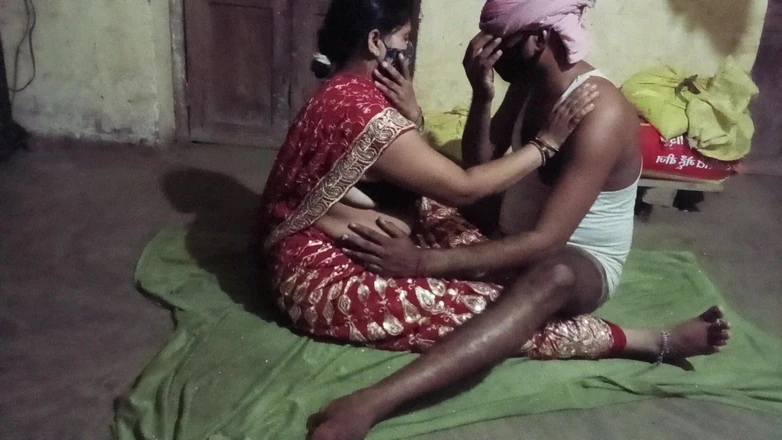 Desi_bhabhi121: Asian Couple Romance Forplay