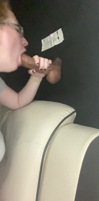Sluttybritt zvládá tátovo velké černé péro