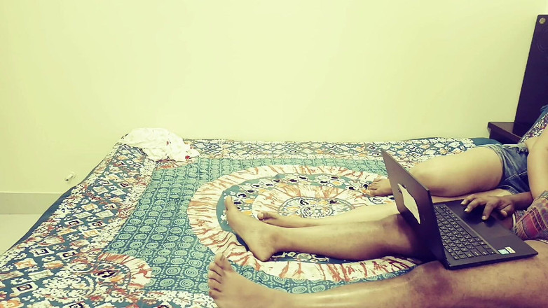 Coupleworld0002: Sora vitregă împarte patul cu fratele mai mare indian acasă.