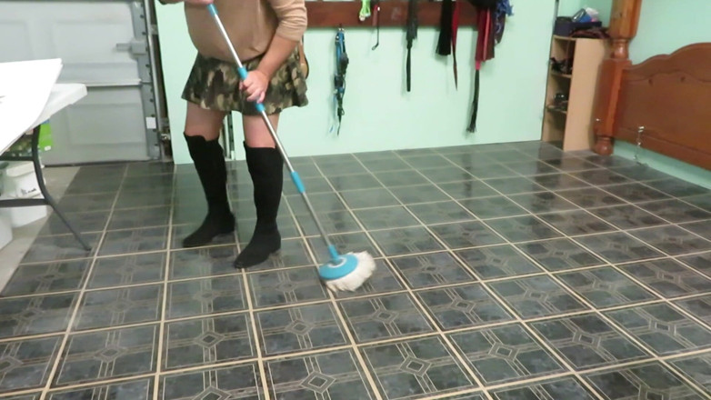 BBW nurse Vicki adventures with friends: Mistress umieścić swojego nowego maminsynek niewolnika do pracy w mycie