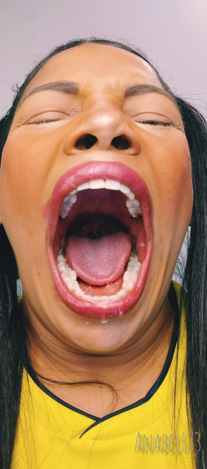 anabel693: 내 거대한 입으로 하품