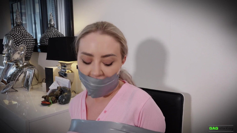 Gag Attack:  Aubrey สาวออฟฟิศชอบเล่นบอนเดจ