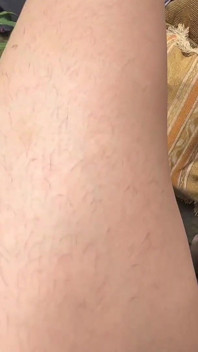 Een heerlijke, tedere kont eten en verslinden Daarom geef ik mijn poesje en neem het sperma op mijn gezicht - het is heerlijk