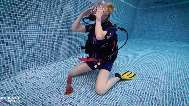 UKCuteGirl Lucy Lauren: Entrenamiento de buceo de garganta profunda