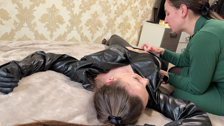 Hottie goddess: Navel Tease