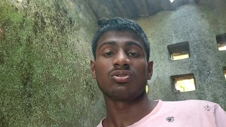 LinearOrnament35: Tamilská tetička tvrdě ošukaná sousedem